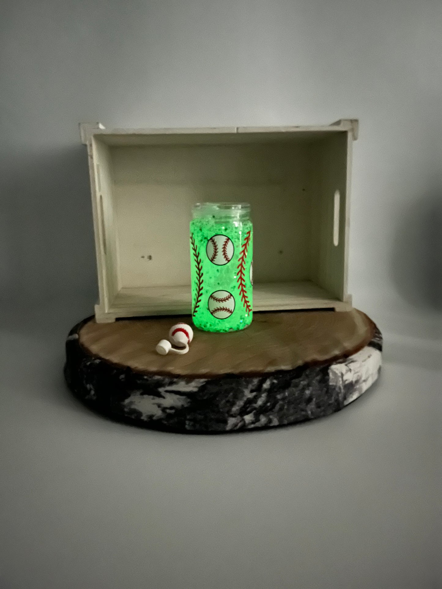 Verre en plastique avec paillettes glow in the dark et embout- Baseball