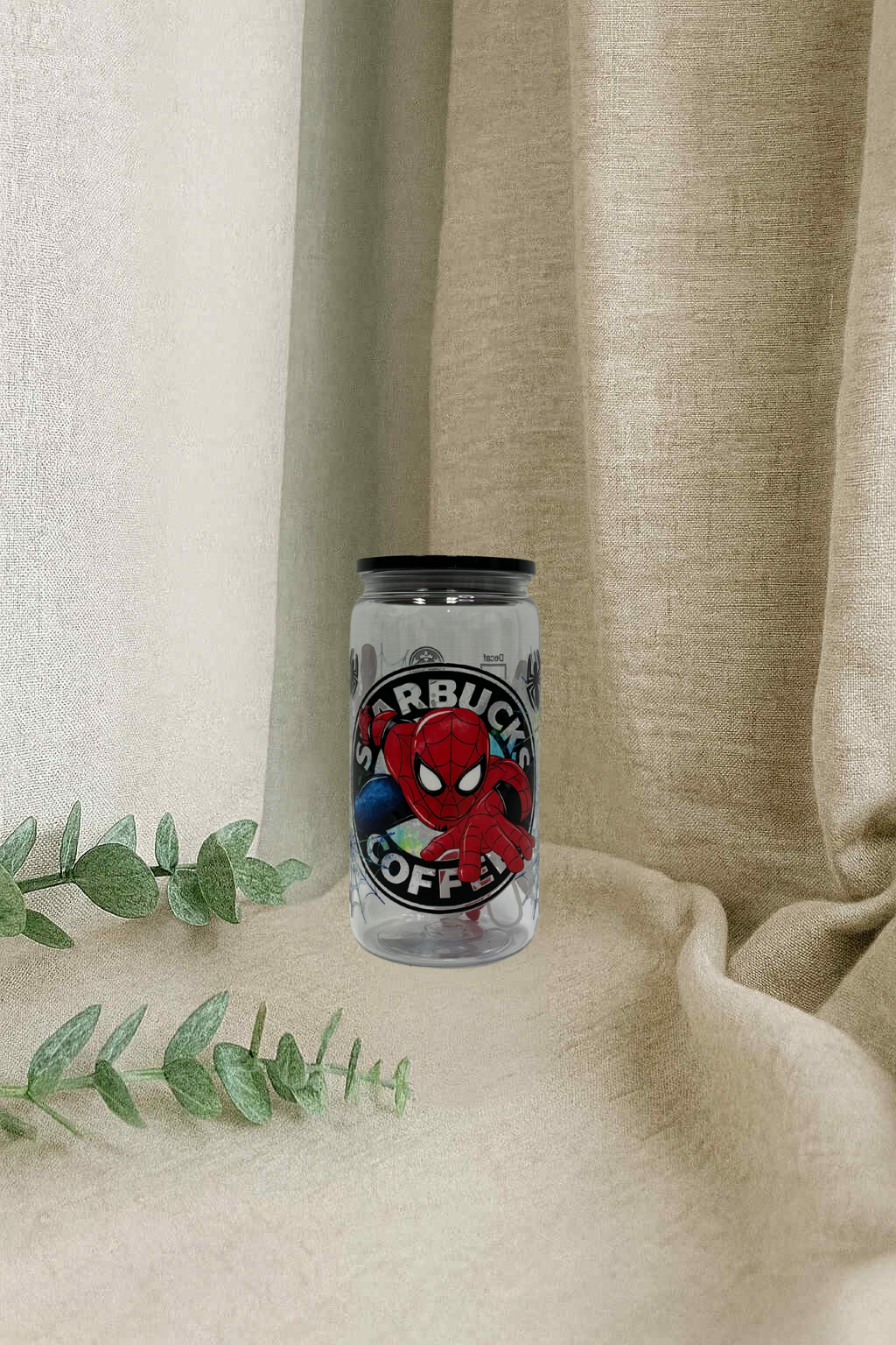 Verre en plastique- L’arraigné