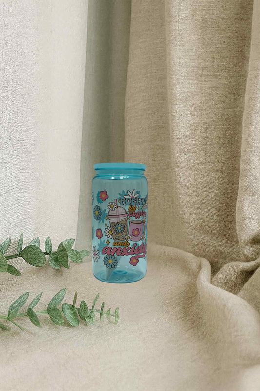 Verre en plastique et embout -café anxieux