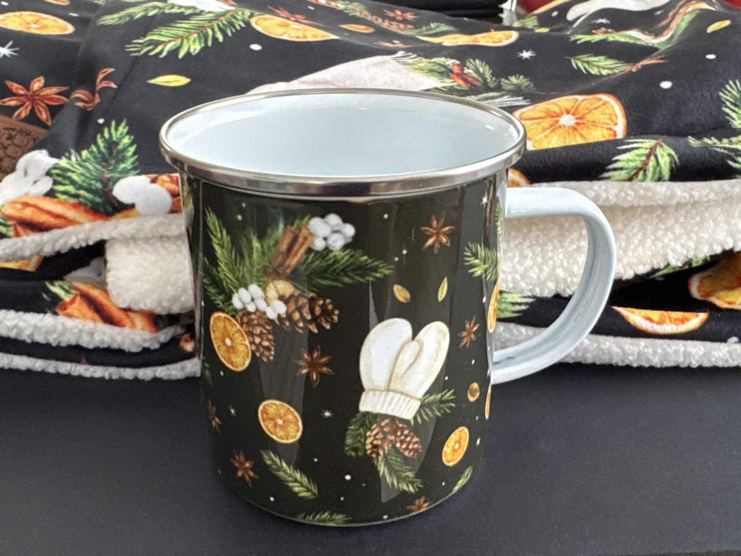 Tasse en émail blanche (grande)